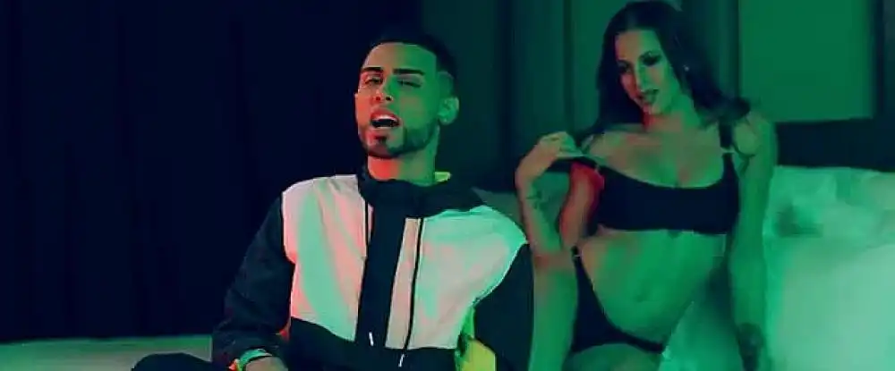 скачать клип Jay Wheeler Ft. Farruko - Otra Noche Mas