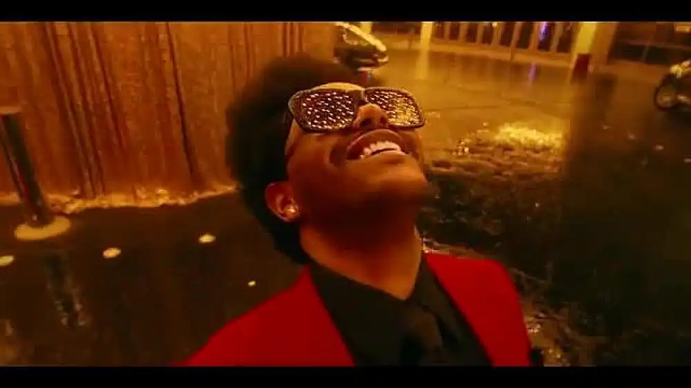 скачать клип The Weeknd - Heartless