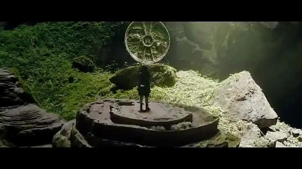 скачать клип Alan Walker and Ava Max - Alone