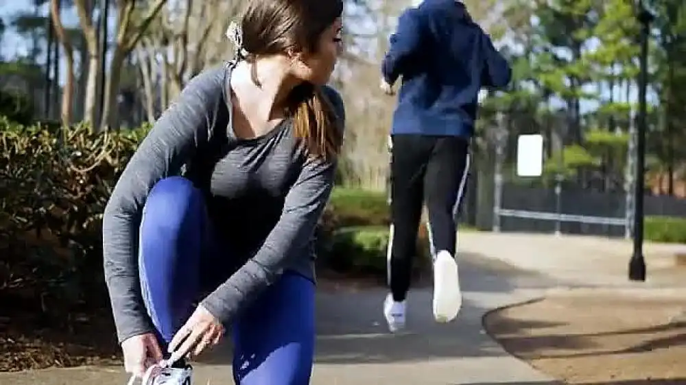 скачать клип Emma ft. Chase - So Close Yet So Far Away