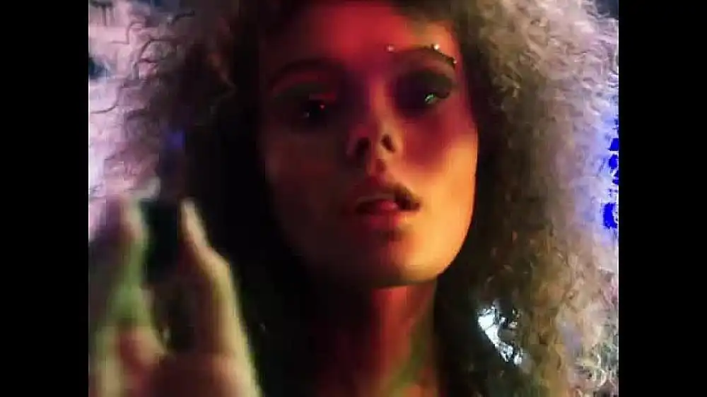 скачать клип Боронина - Малолетка