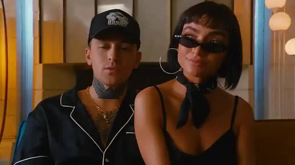 скачать клип Arizona Zervas - ROXANNE