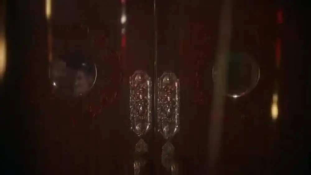 скачать клип Madison Beer - Selfish