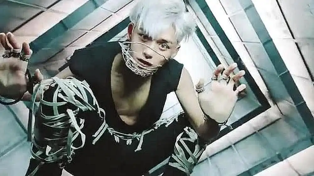 скачать клип WayV - Turn Back Time