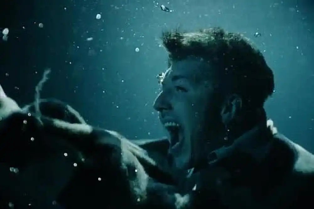 скачать клип Bring Me The Horizon - Teardrops