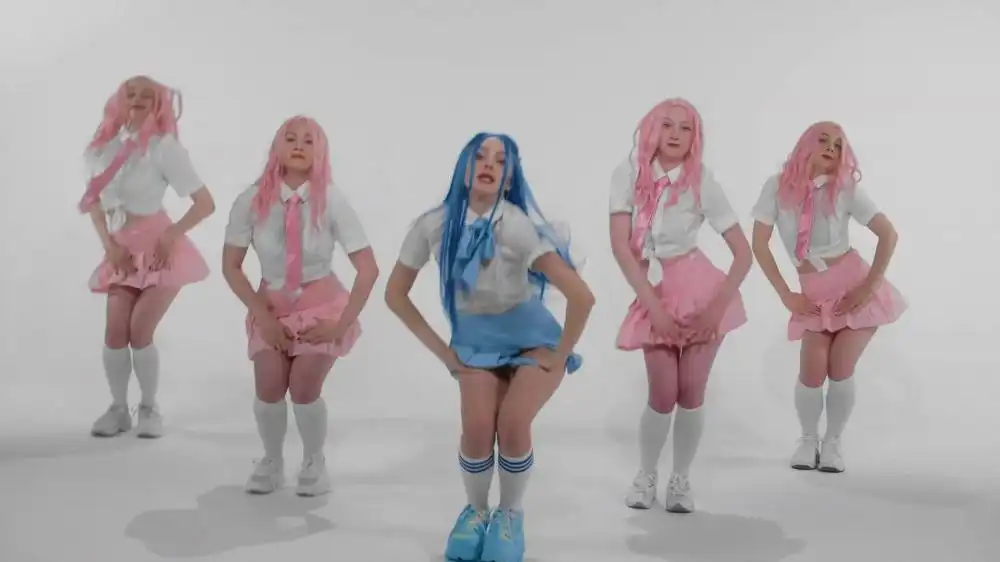 скачать клип МЭЙБИ БЭЙБИ - АХЕГАО