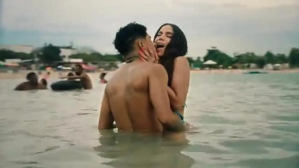 скачать клип Anitta - Girl From Rio