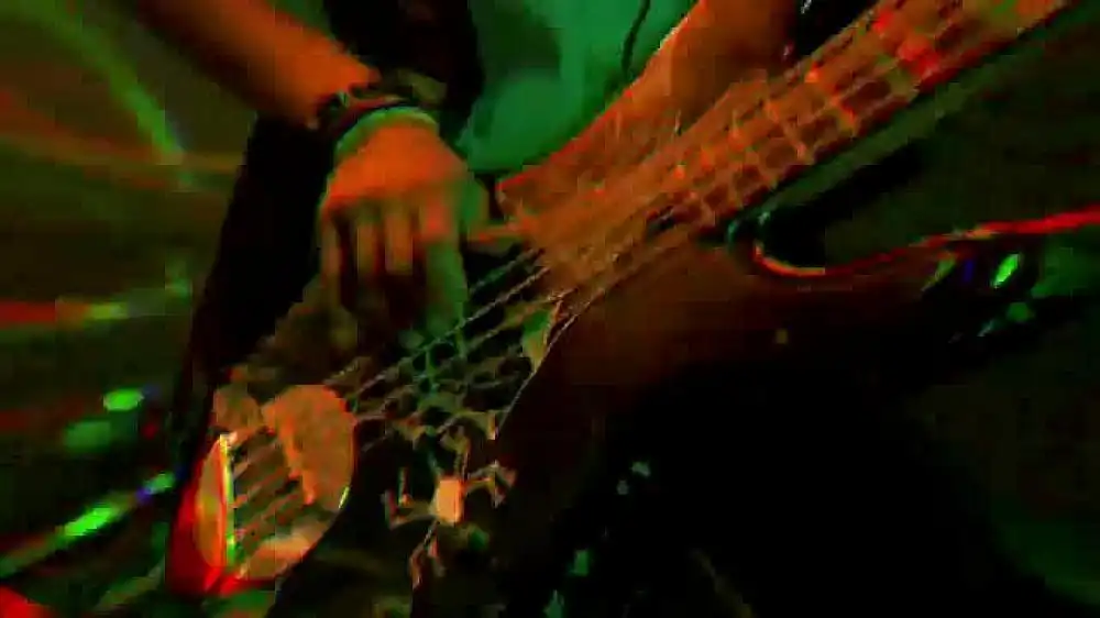 скачать клип Papa Roach - Kill The Noise