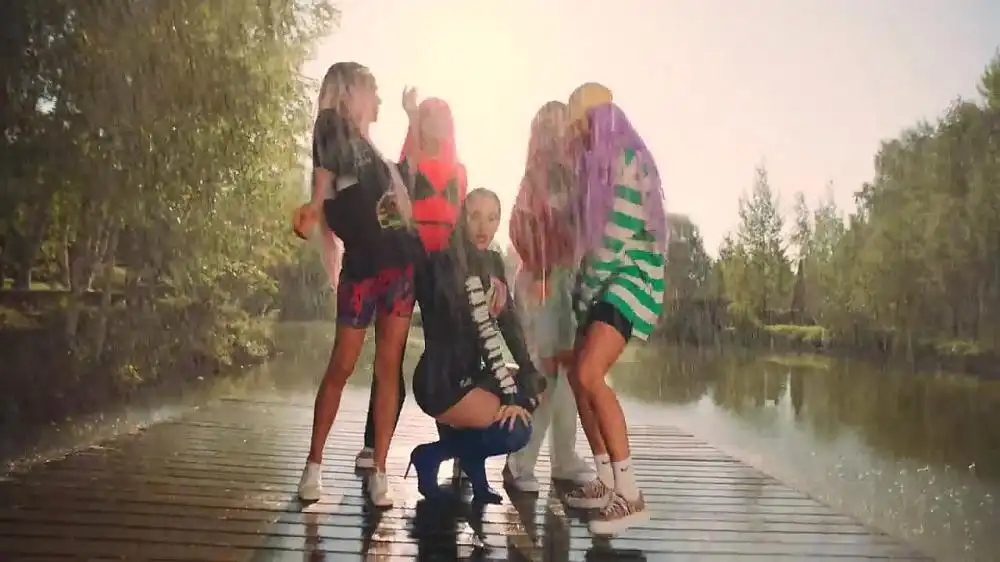 скачать клип MIA BOYKA, Ваня Дмитриенко - Танцы под дождем