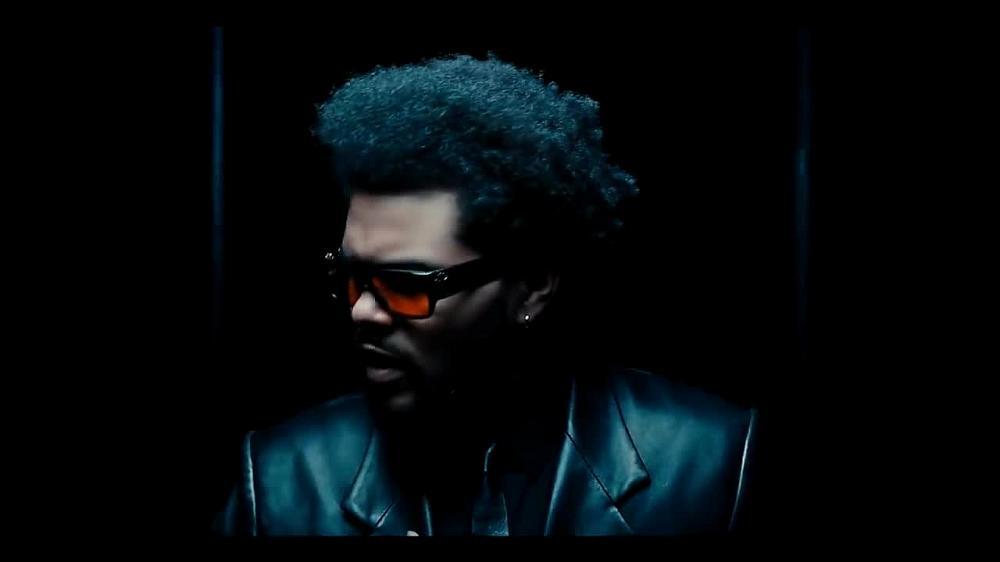 скачать клип The Weeknd - Sacrifice