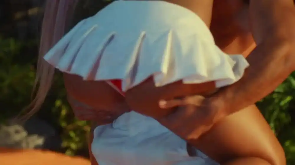 скачать клип Saweetie - Closer