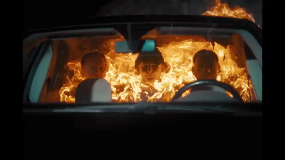 скачать клип MUSE - COMPLIANCE