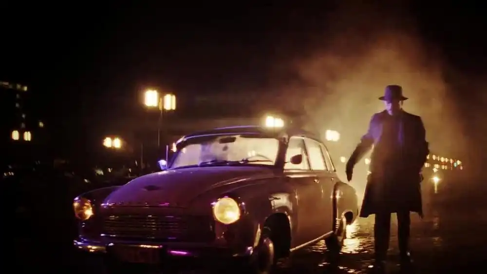 скачать клип Purple Disco Machine, Sophie and the Giants - In The Dark