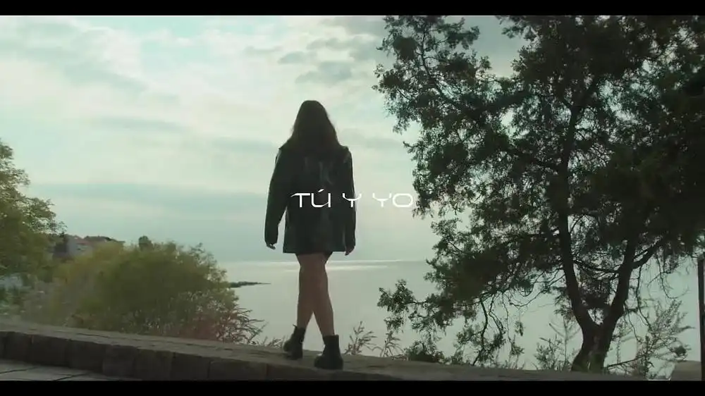 скачать клип Glow - Tu Y Yo