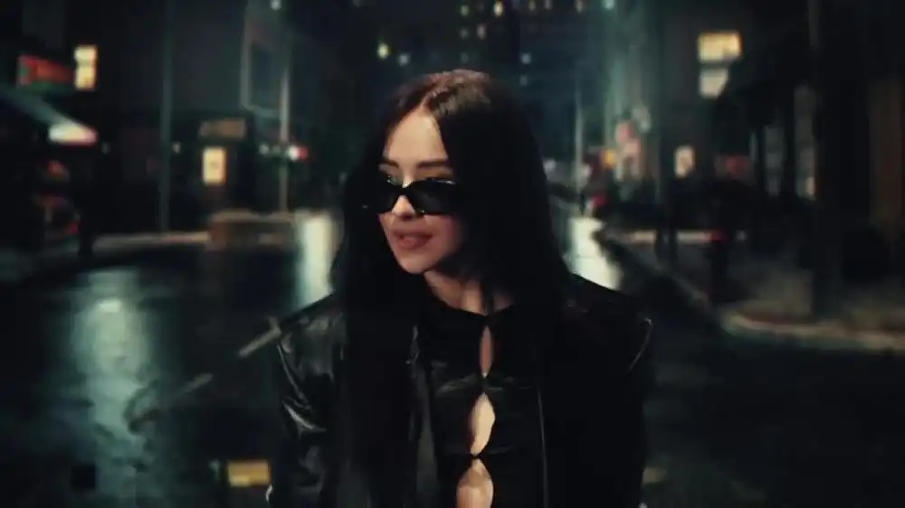 скачать клип Sabrina Carpenter - Fast Times