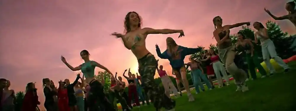 скачать клип RASA - ПОГУДИМ