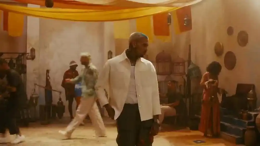 скачать клип Chris Brown - Call Me Every Day