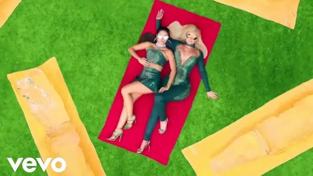 скачать клип Iggy Azalea - Switch