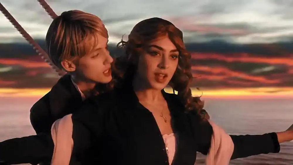 скачать клип Charli XCX and Troye Sivan - 1999