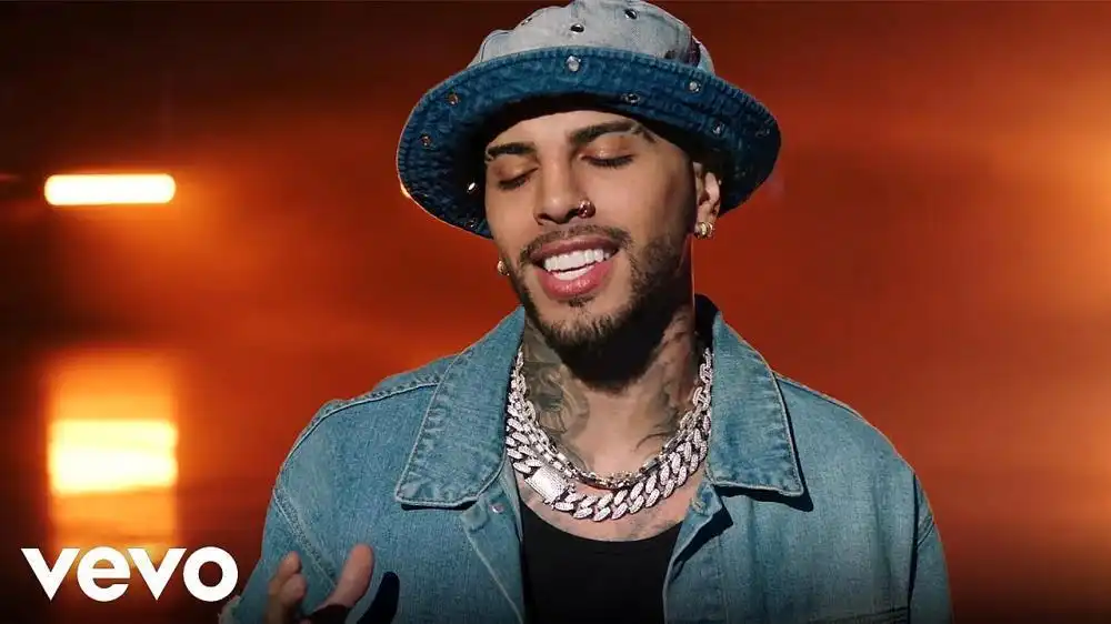 скачать клип Rauw Alejandro - Te Fuiste