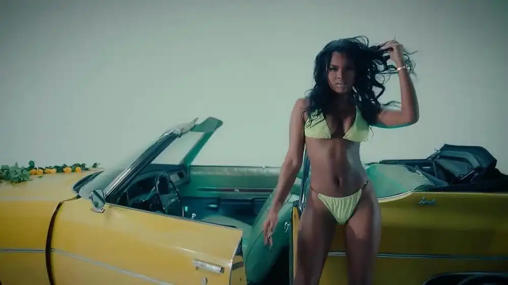 скачать клип Gucci Mane - Pissy