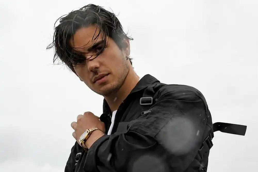 скачать клип Apashe - Human