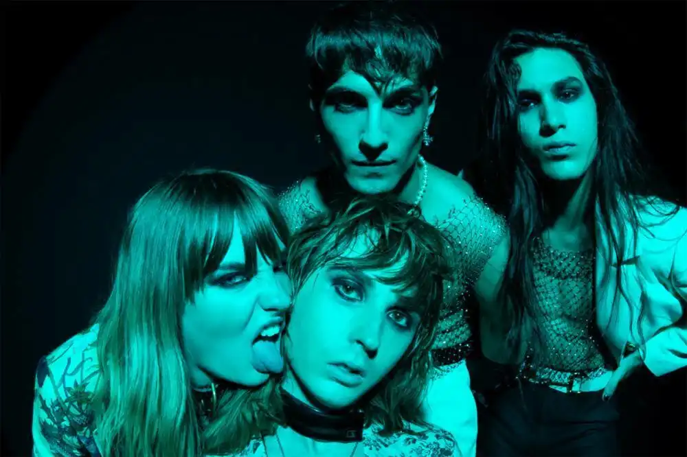 скачать клип Maneskin - TRASTEVERE