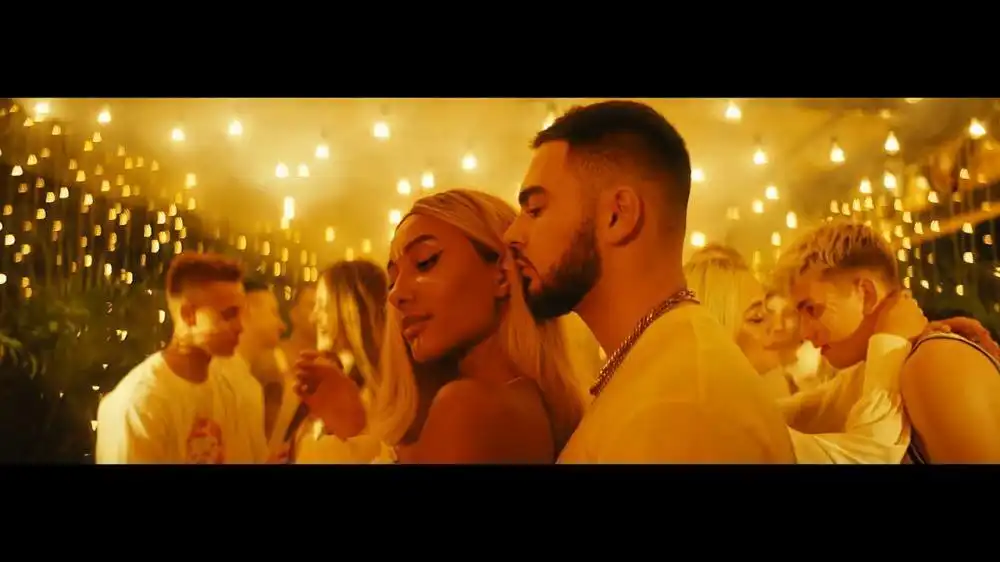 скачать клип Konfuz - Касаюсь