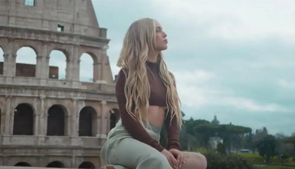 скачать клип Ana Mena - Cuando la noche arriba