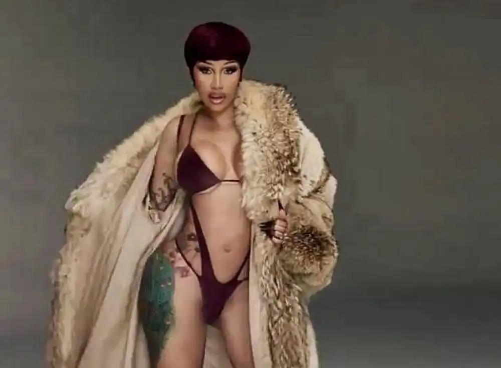 скачать клип Cardi B - Enough