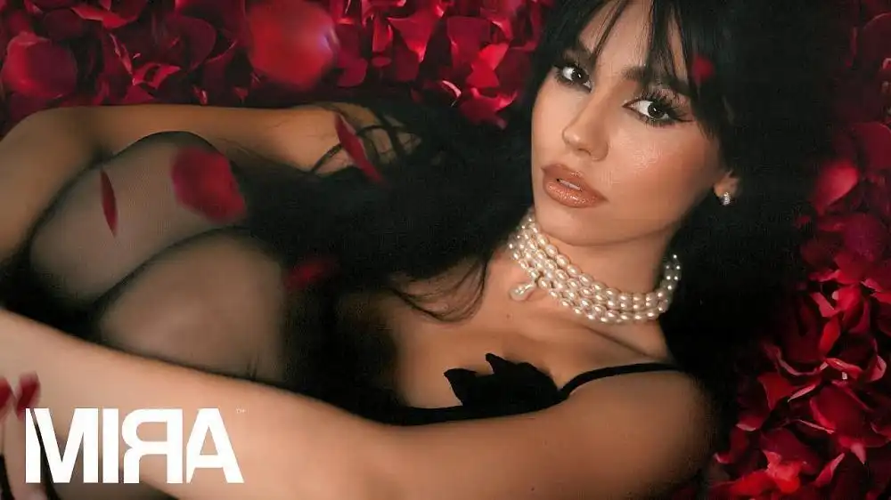 скачать клип MIRA - Ring Ring