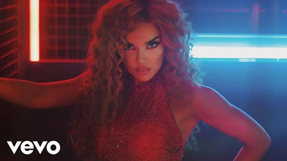 скачать клип Melody - Bandido