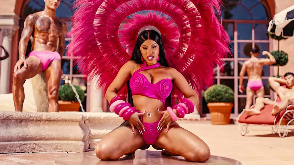 скачать клип Tyga ft. Cardi B - Trust