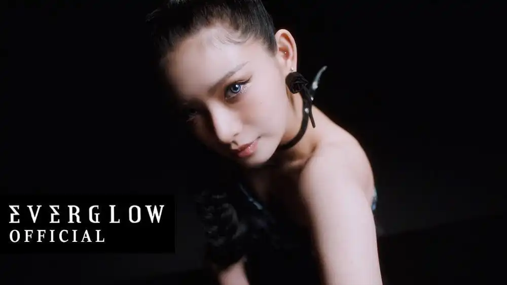 скачать клип EVERGLOW - ZOMBIE