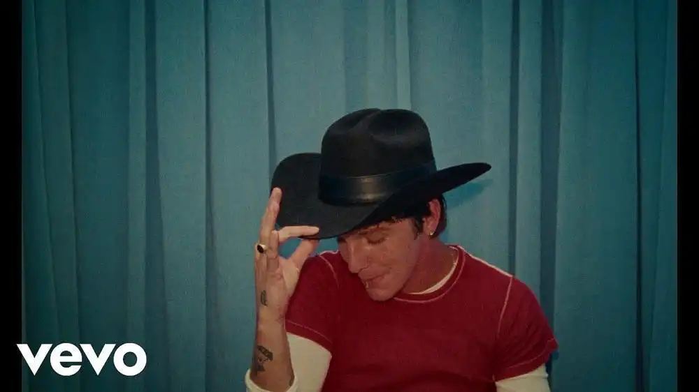 ROLE MODEL - Look At That Woman