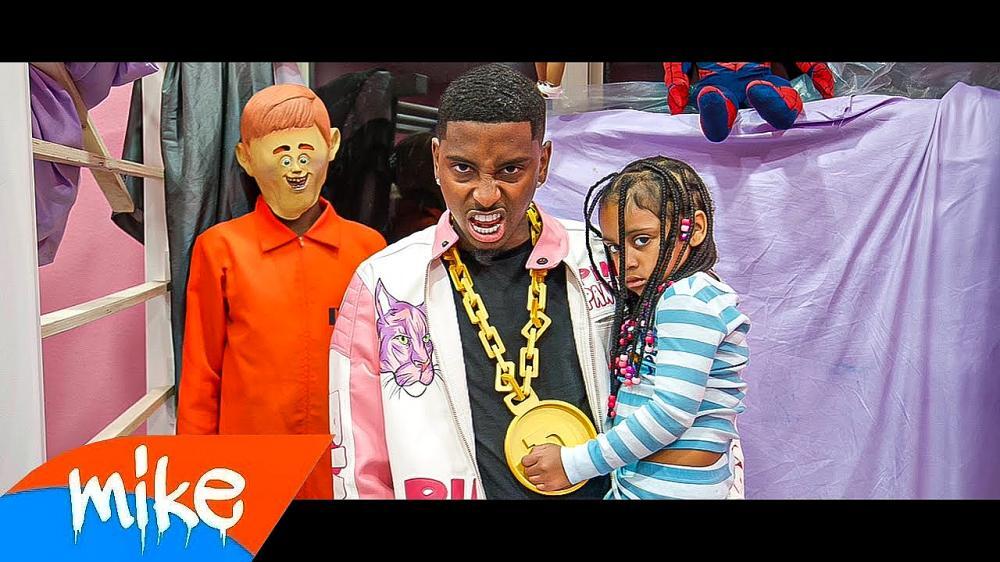 скачать клип FunnyMike - Creepin Creeper Man