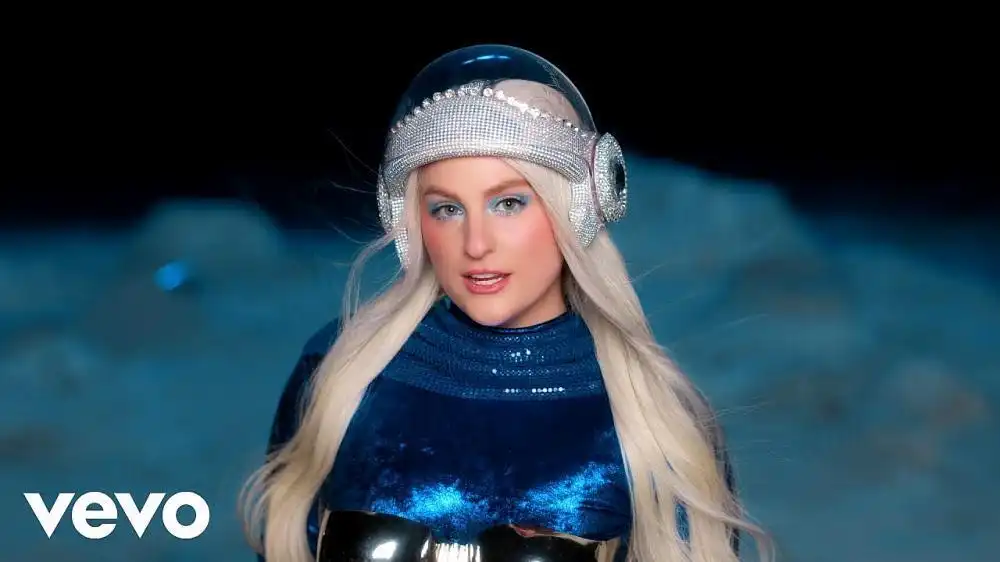 скачать клип Meghan Trainor - To The Moon
