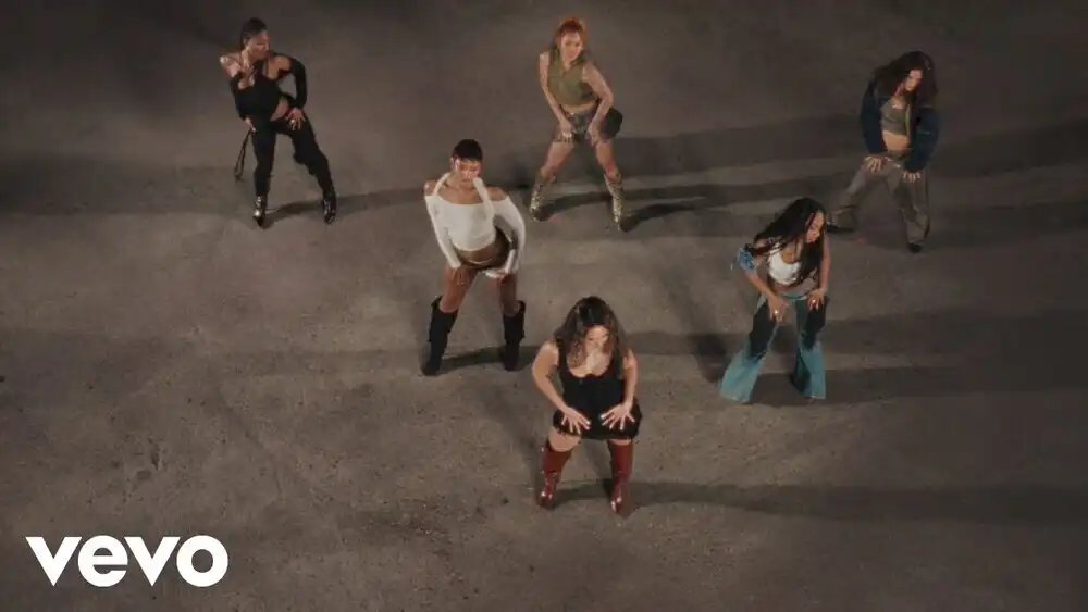 скачать клип FLO - Walk Like This