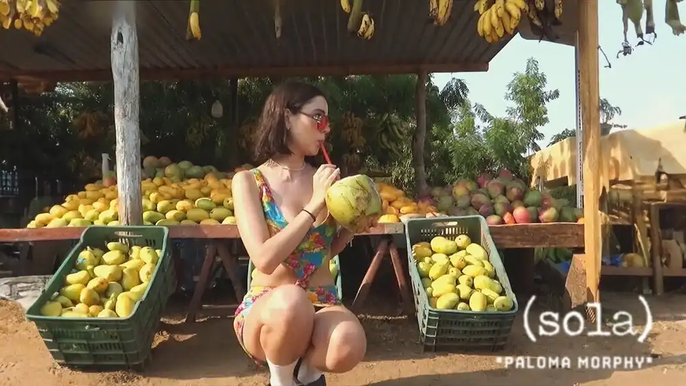 скачать клип Paloma Morphy - Sola