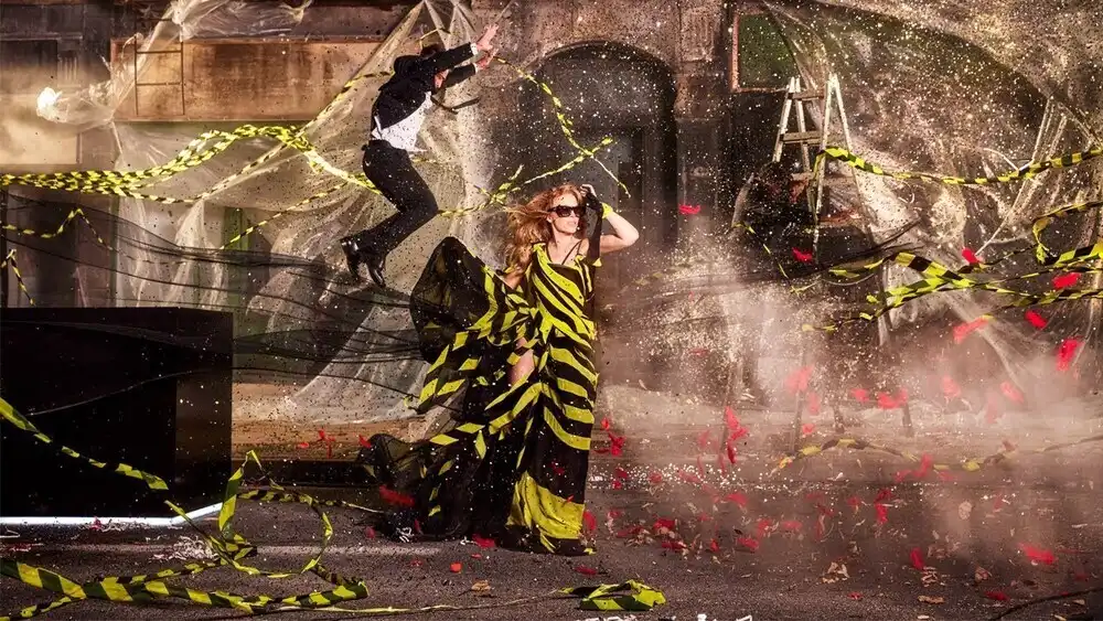 Kylie Minogue - Lights Camera Action