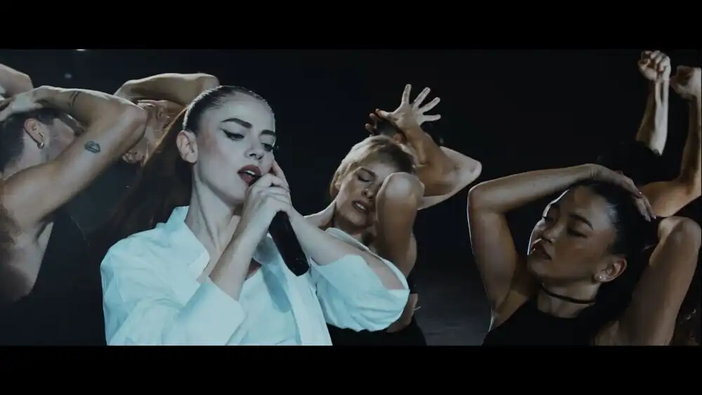 скачать клип Annalisa - Euforia