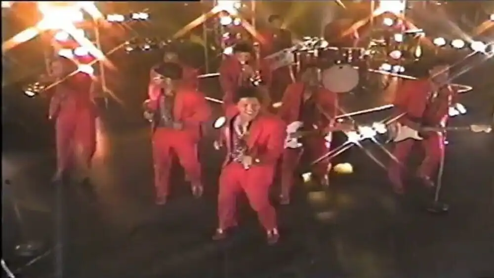 скачать клип Bruno Mars - Treasure