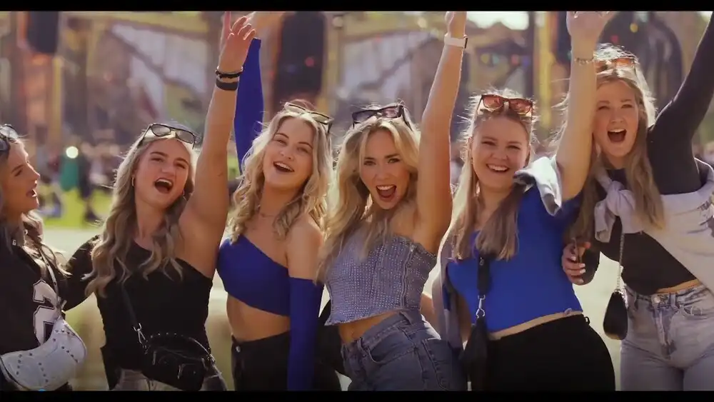 скачать клип TNT Records - Heroes