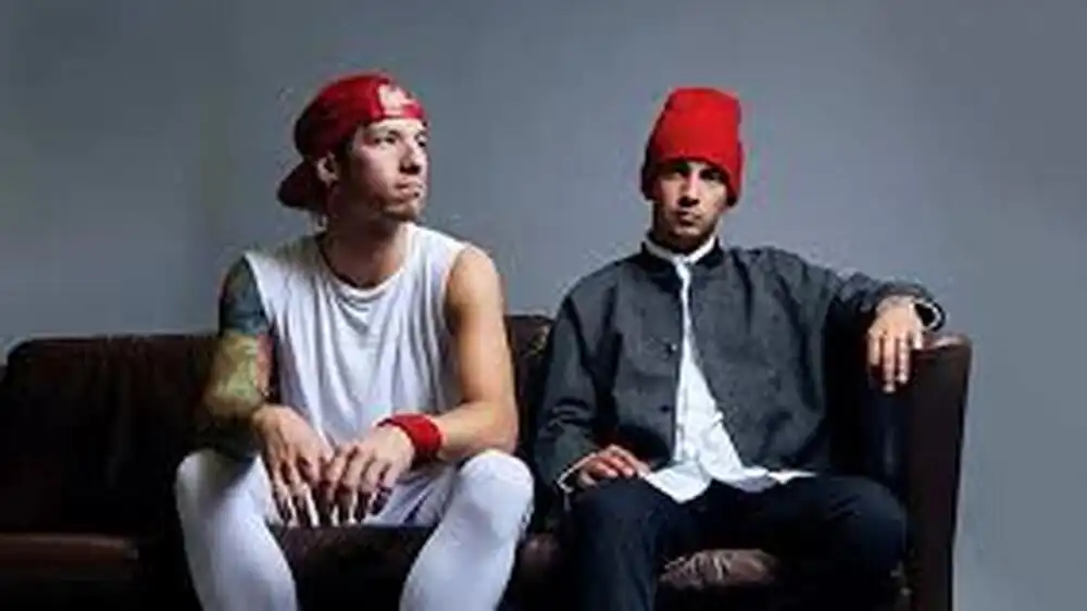 скачать клип twenty one pilots - Levitate