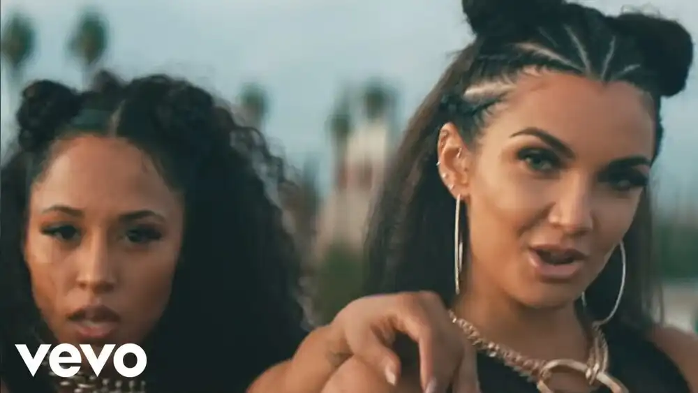 скачать клип Elettra Lamborghini - Pem Pem