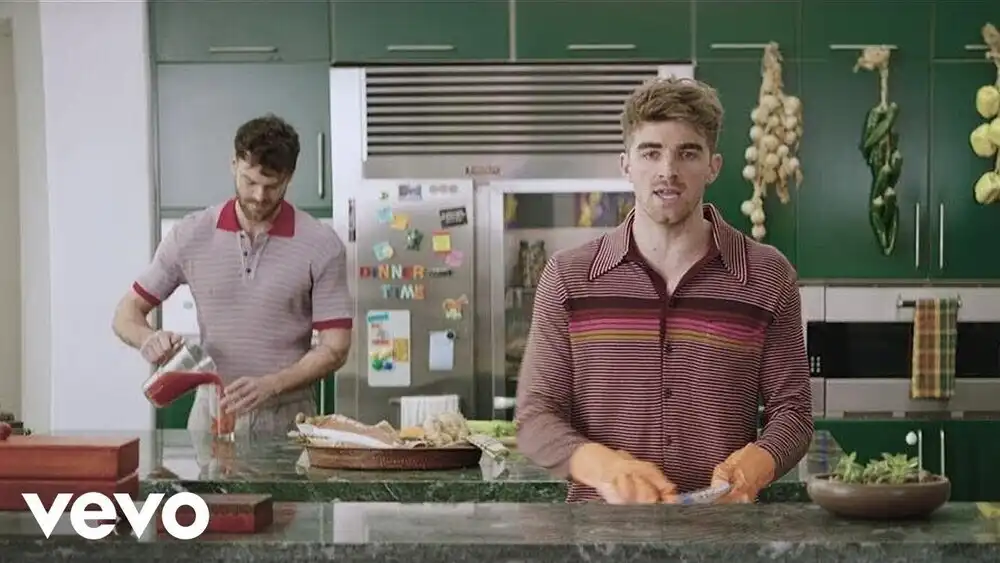 скачать клип The Chainsmokers - You Owe Me