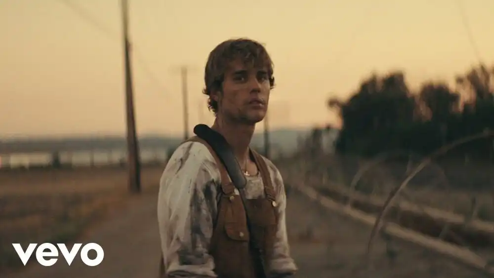 скачать клип Justin Bieber - Holy