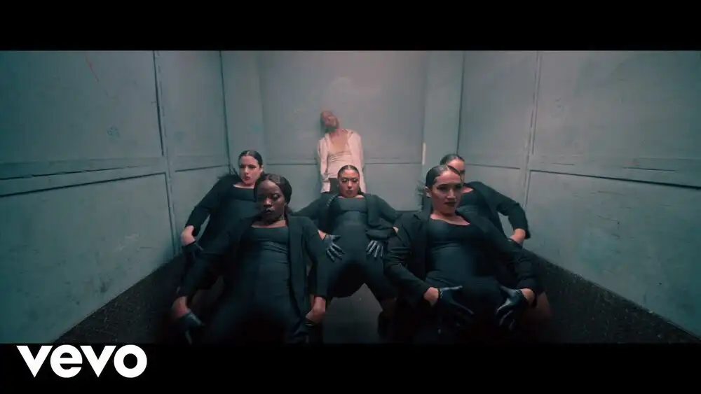 скачать клип Justin Bieber - Get Me