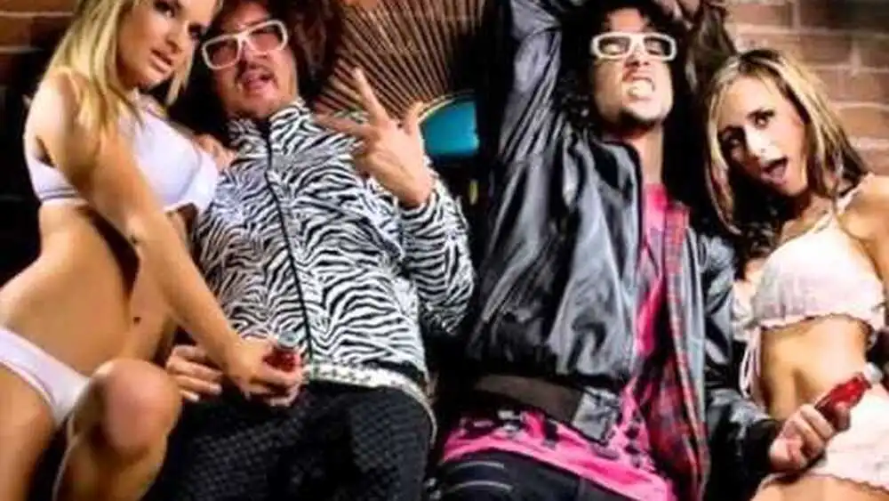 скачать клип LMFAO - Reminds Me of You