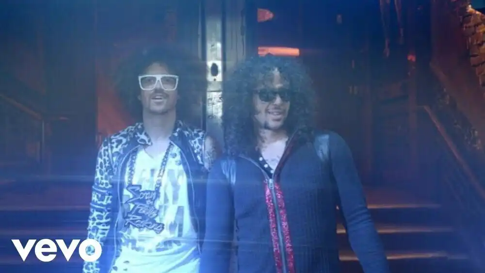 скачать клип LMFAO - Champagne Showers